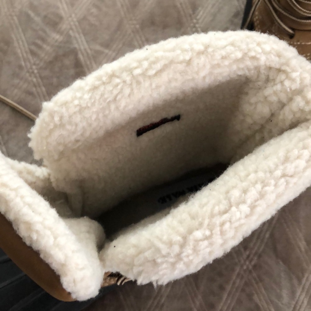 NWOT snow boots - Picture 3 of 5